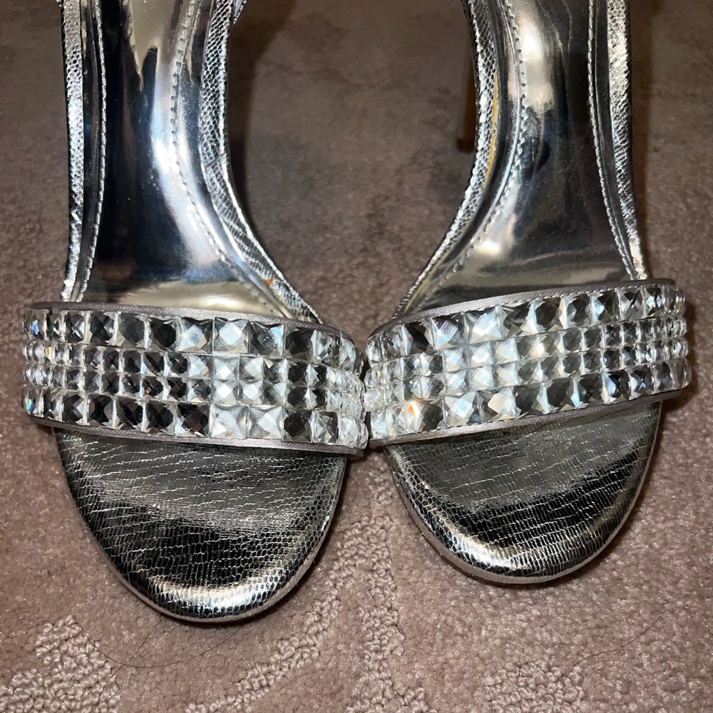 Gianni Bini Silver Heels size 7 - Picture 3 of 7